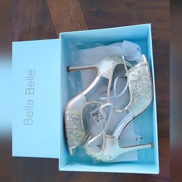 TESS from Bella Belle Gold Lace Heels Blue Sole Shoes size 9